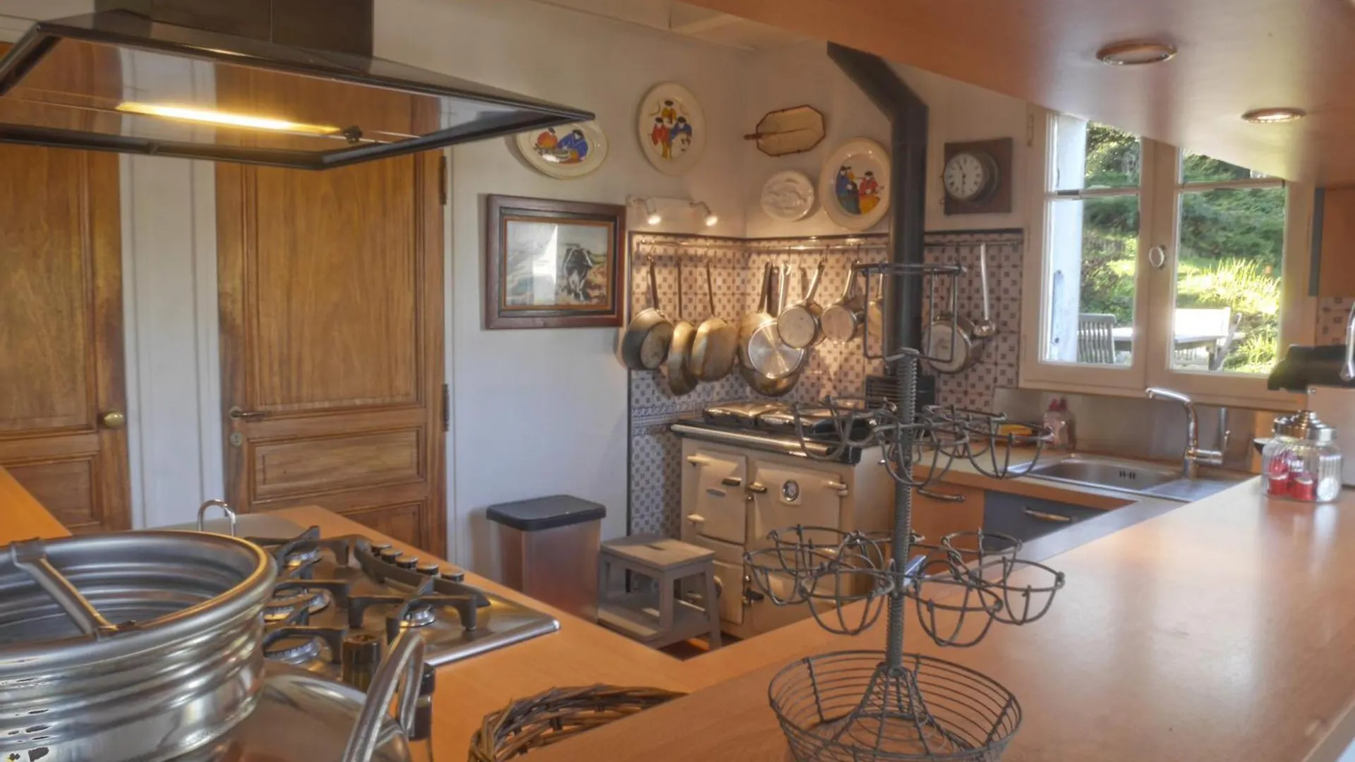 Maison Au Bord De Mer Avec Jardin Paysager, Proche Port Et Commerces A Sauzon - Fr-1-418-49