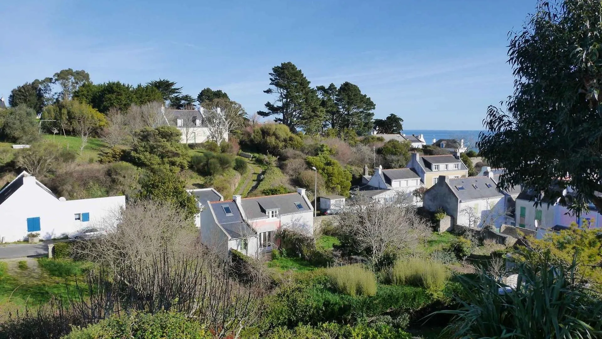 Dom wakacyjny Maison Au Bord De Mer Avec Jardin Paysager, Proche Port Et Commerces A Sauzon - Fr-1-418-49 Francja