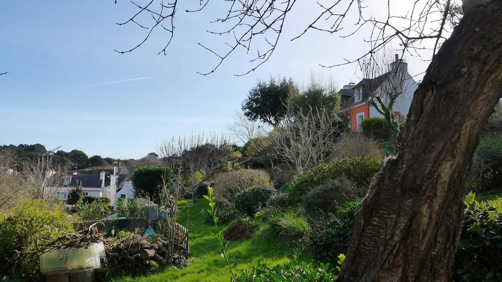 Maison Au Bord De Mer Avec Jardin Paysager, Proche Port Et Commerces A Sauzon - Fr-1-418-49 0*,  Francja